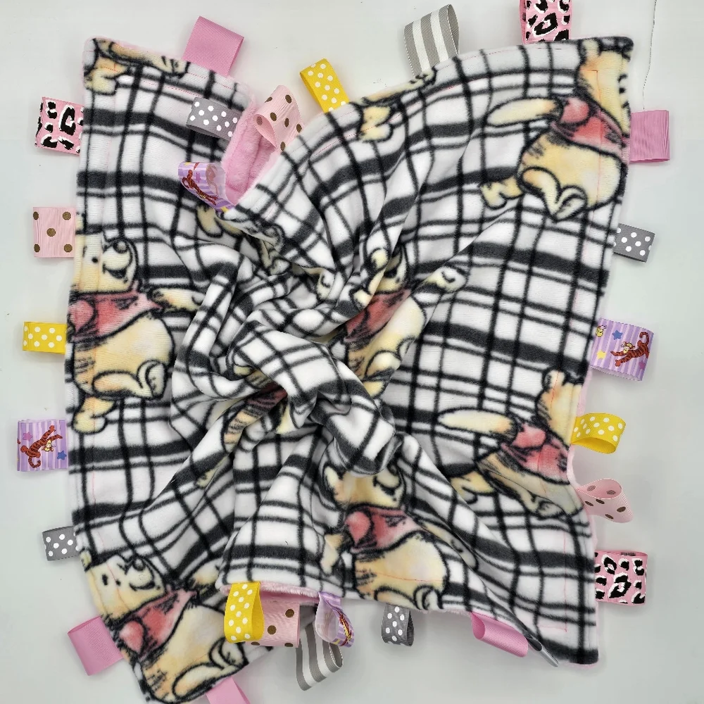 Winnie the Pooh checkered pattern Fleece Taggie Lovey Blanket 20x25